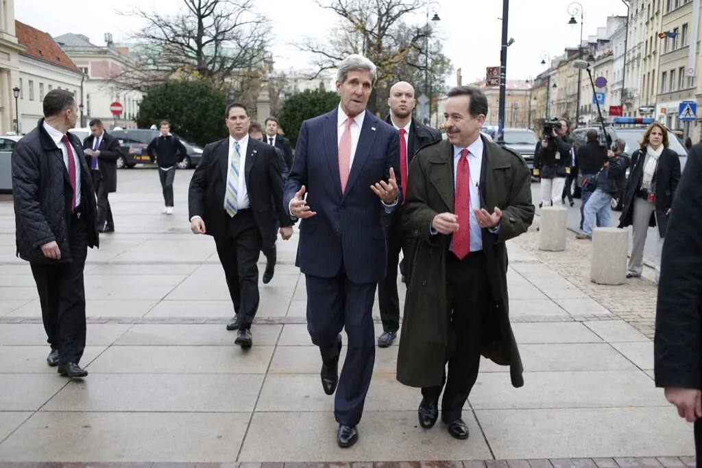 Wpadka Johna Kerry'ego w Polsce. Pomylił Tadeusza Mazowieckiego z...