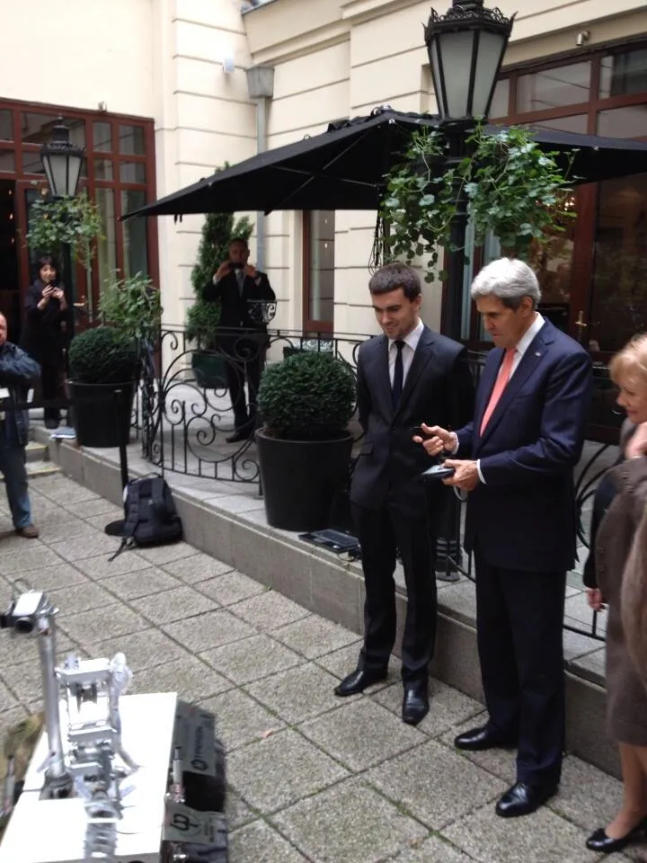 5599494-john-kerry-w-warszawie.jpg