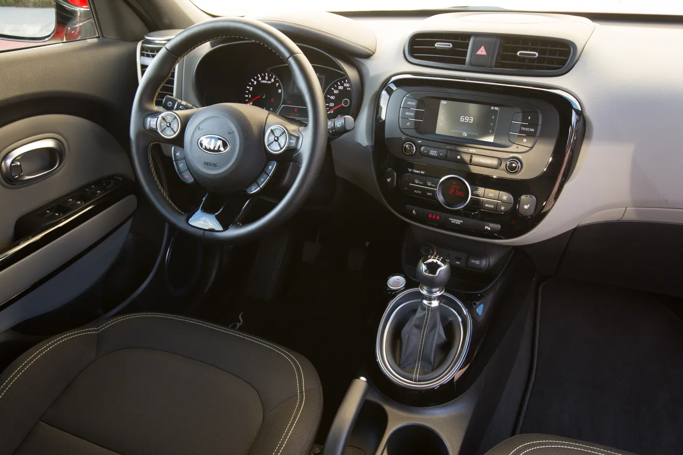 6078652-new-kia-soul-detail-030.jpg