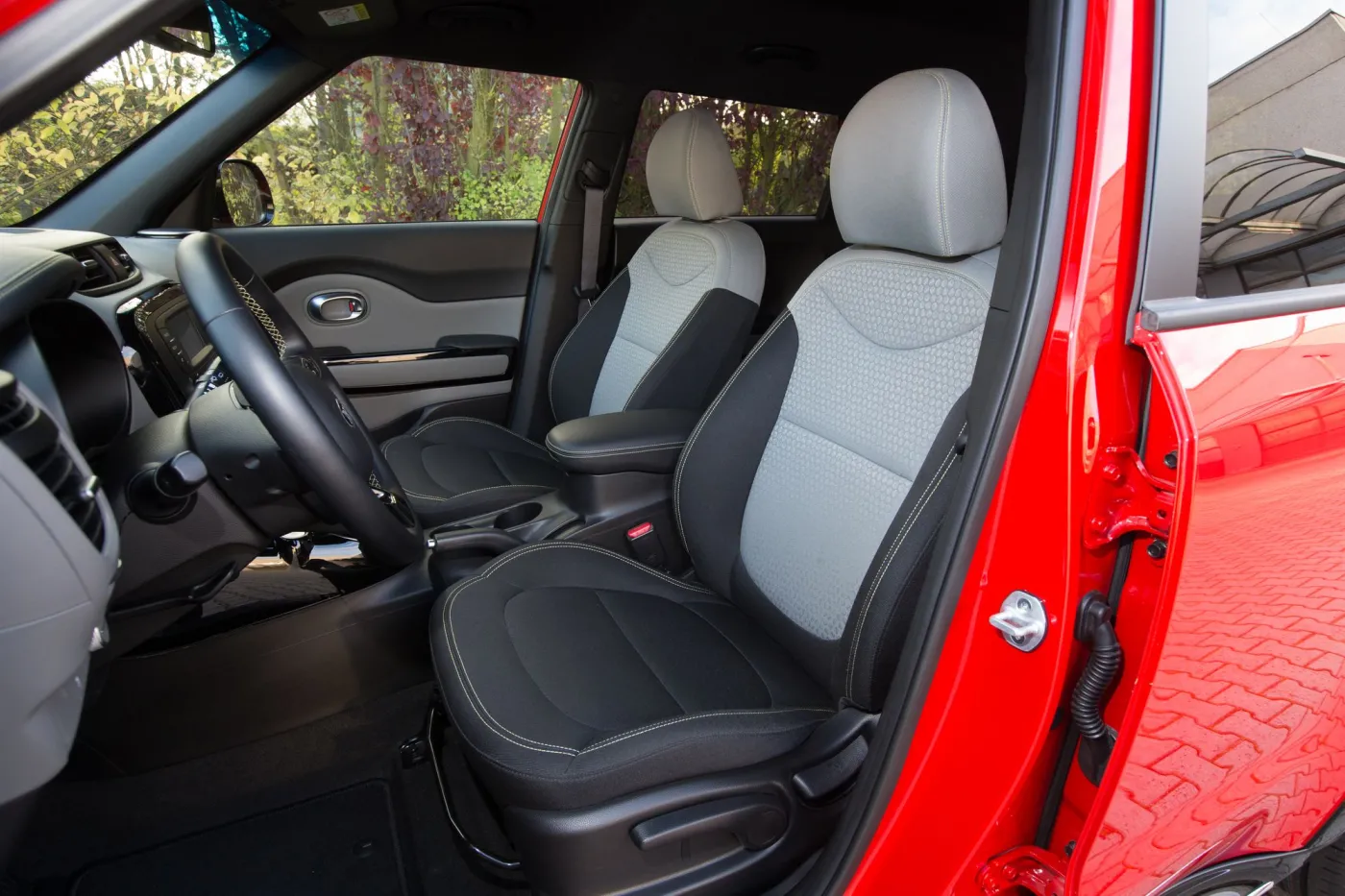 6078681-new-kia-soul-detail-037.jpg