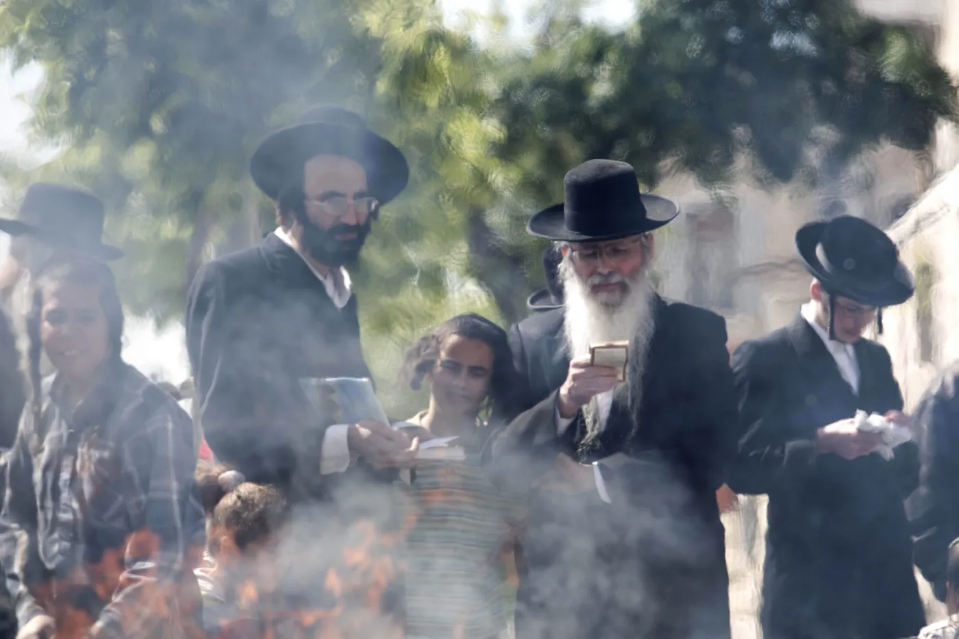 6162494-zydzi-pascha-chleb-maca.jpg