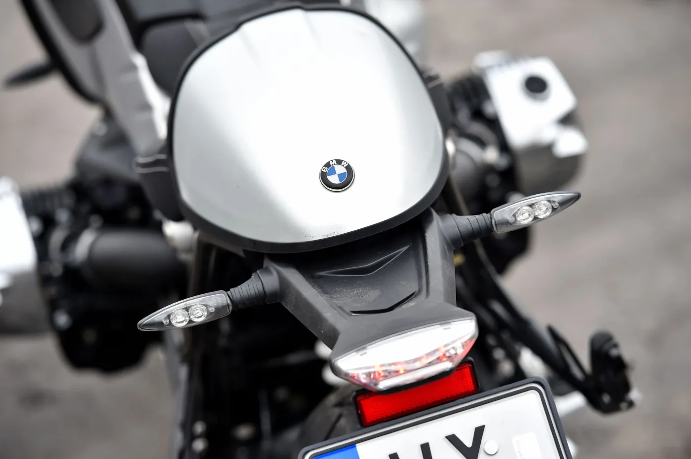 6244272-2014-bmw-r-nine-t-0033.jpg