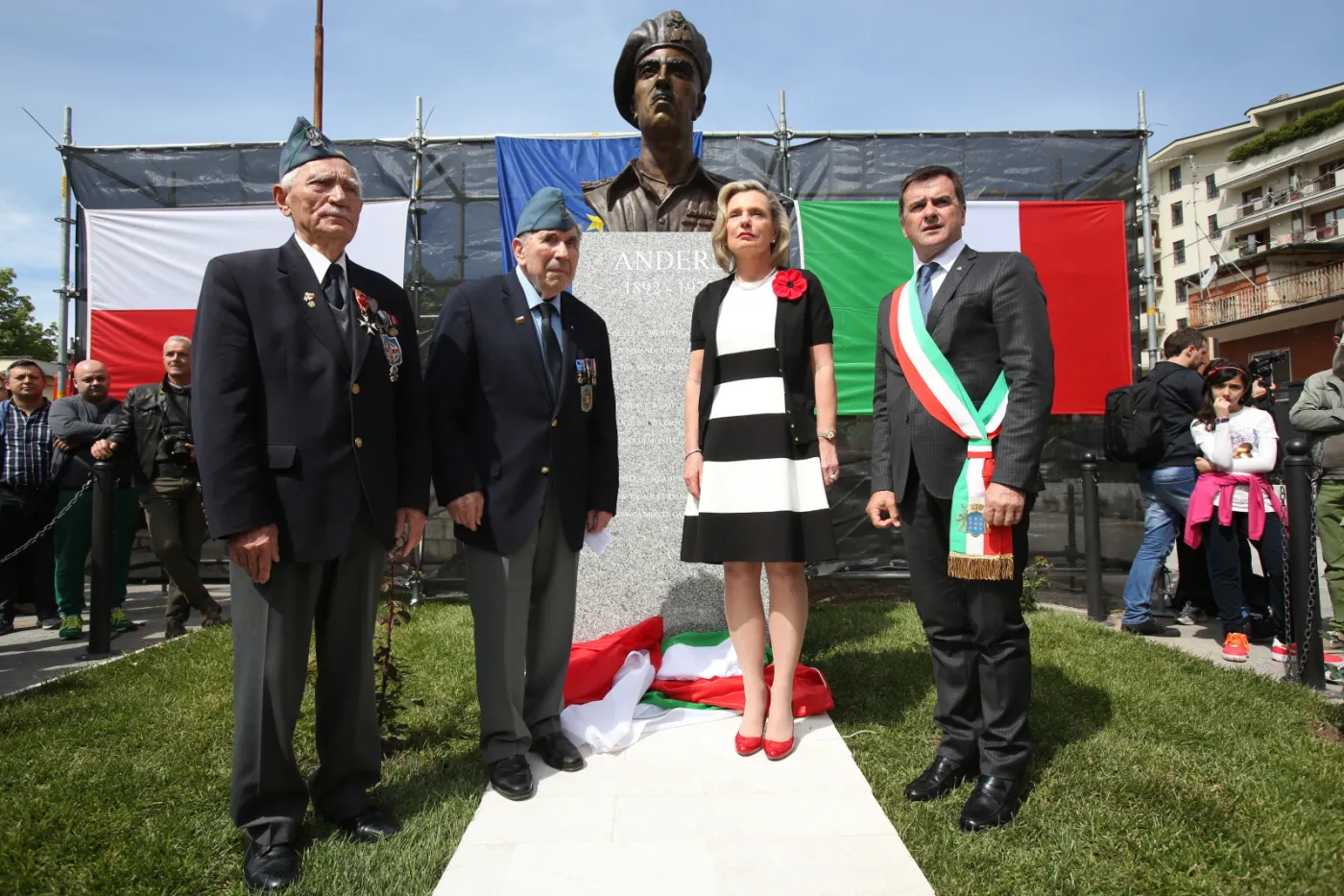 6300268-donald-tusk-monte-cassino.jpg