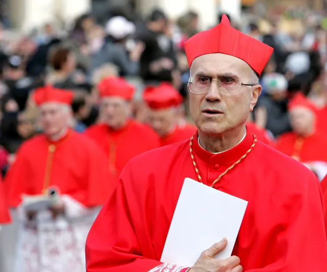 Afera w Watykanie. Kardynał Bertone i podejrzana pożyczka na 15 milionów euro