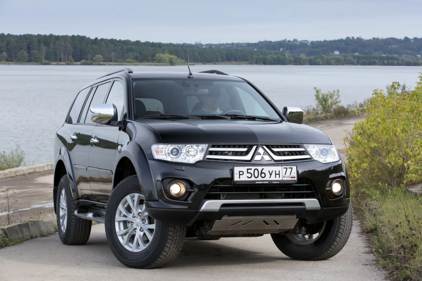 6330955-mitsubishi-pajero-sport.jpg
