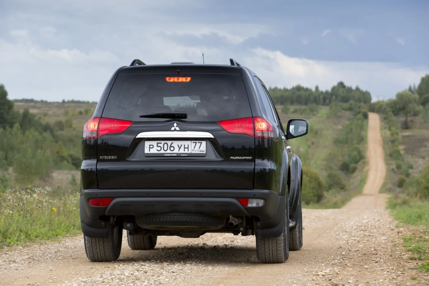 6330984-mitsubishi-pajero-sport.jpg