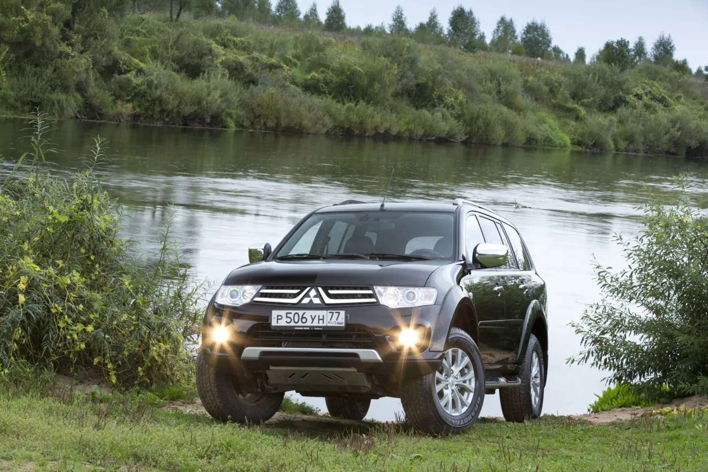 6331013-mitsubishi-pajero-sport.jpg