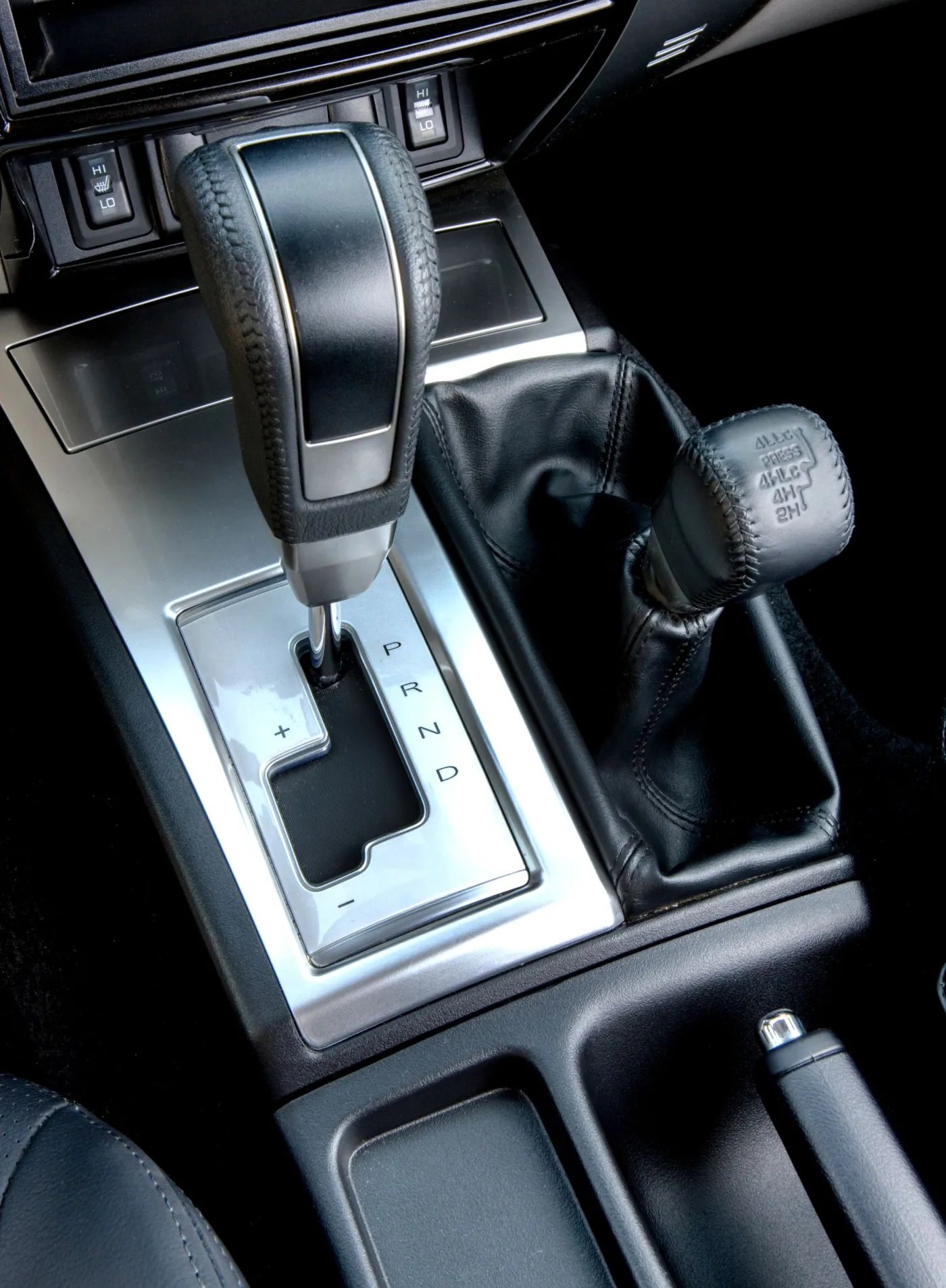 6331146-mitsubishi-pajero-sport.jpg