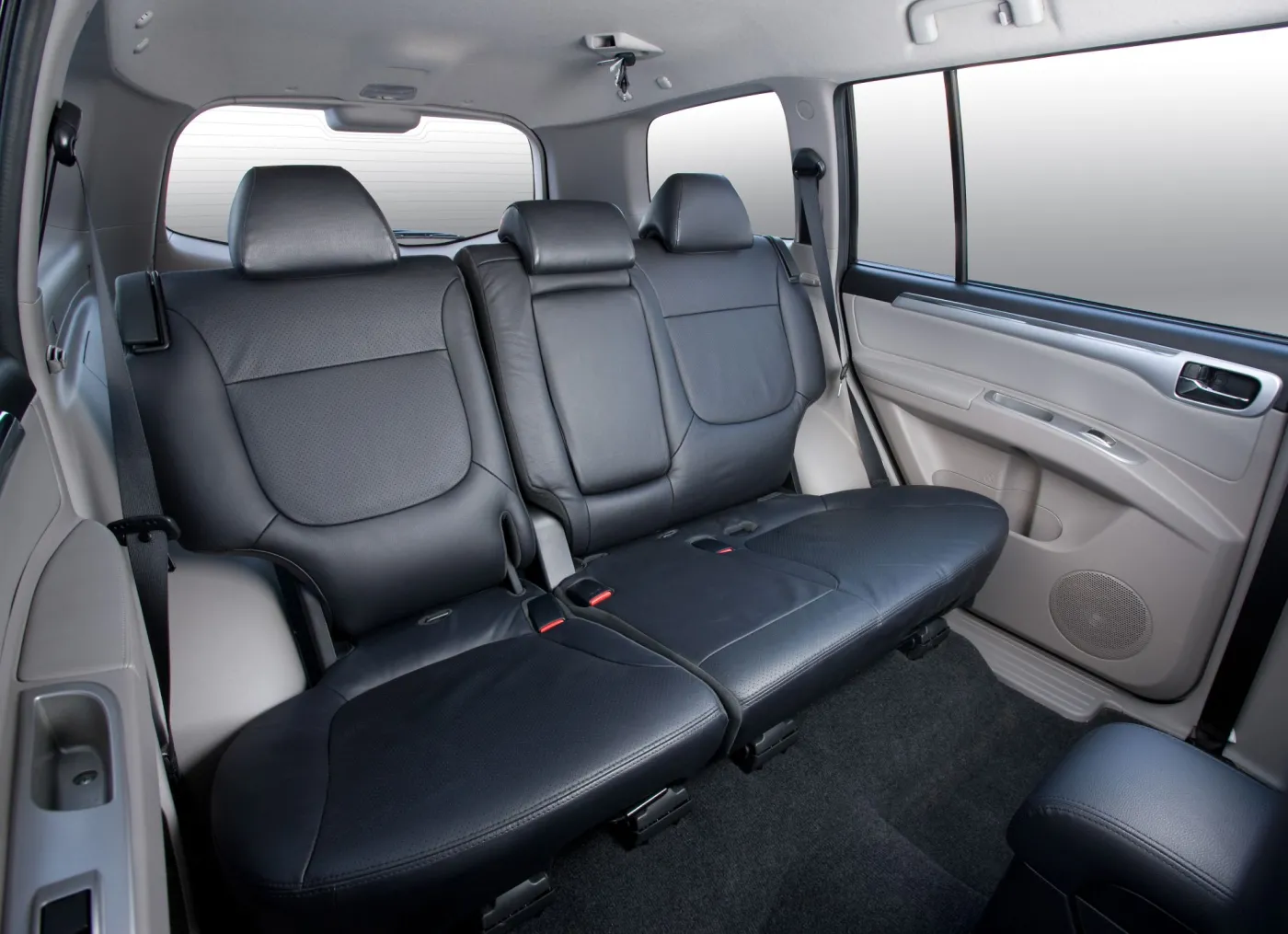 6331281-mitsubishi-pajero-sport.jpg