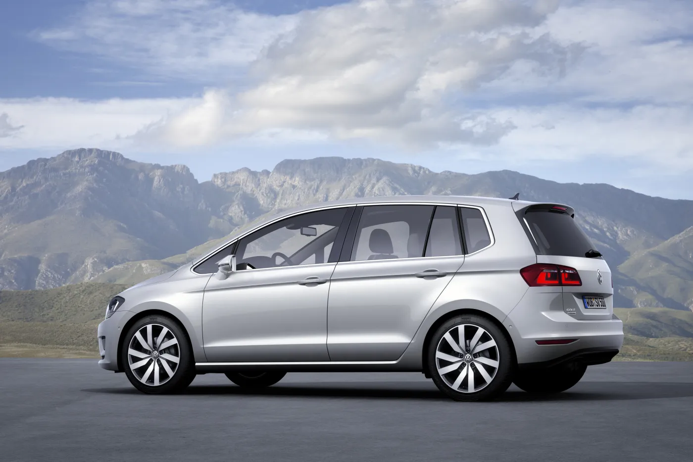 5384214-golf-sportsvan-concept-03.jpg
