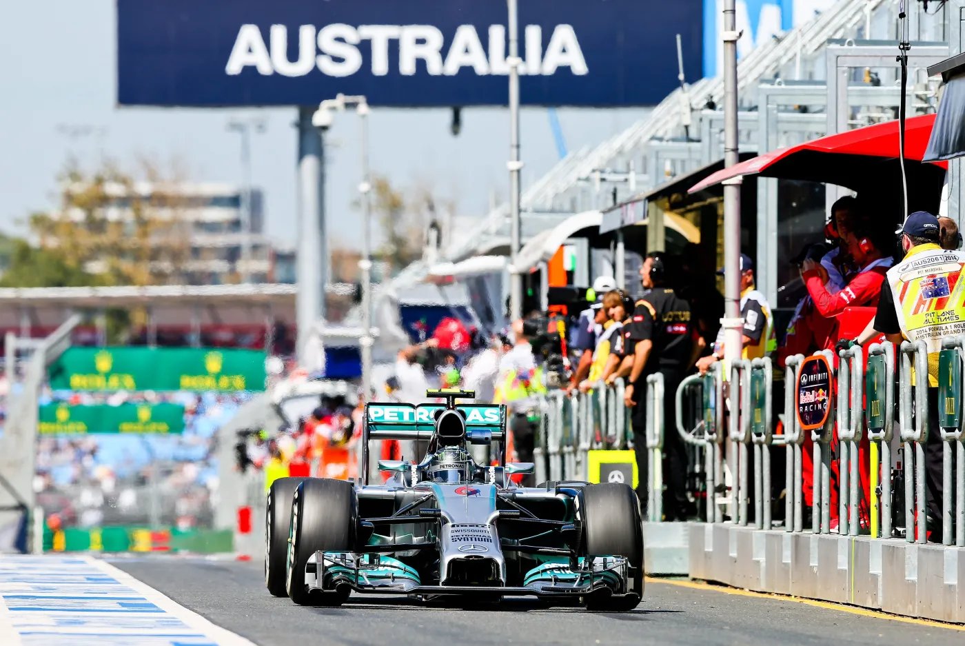 6051886-2-nico-rosberg-mercedes-1.jpg