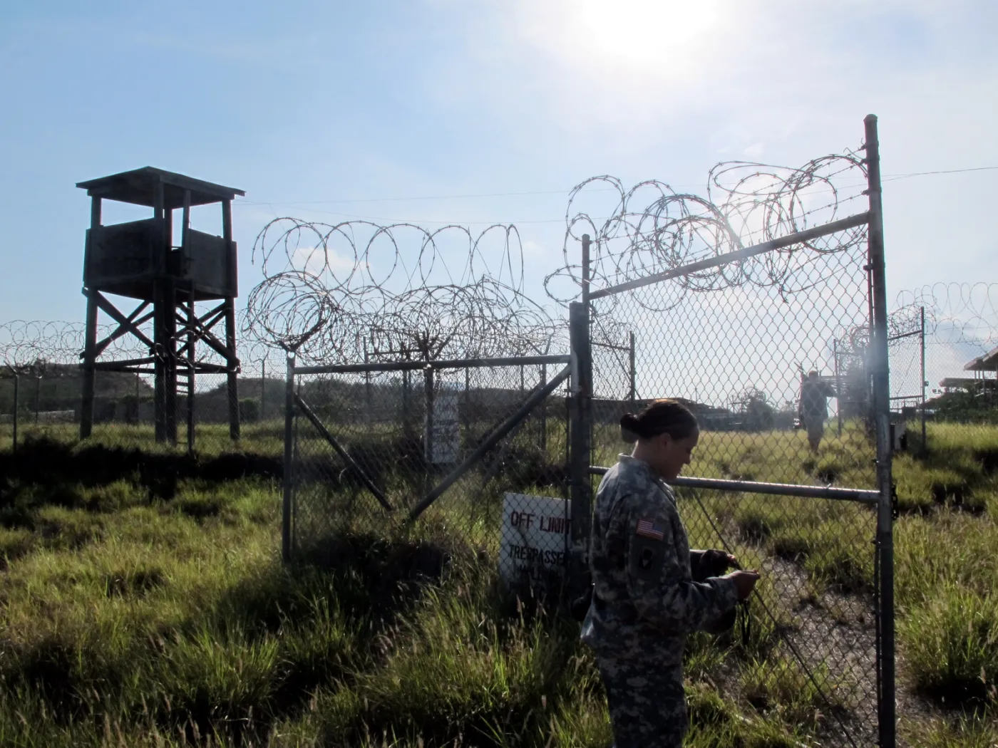 6610829-wiezienie-w-guantanamo.jpg