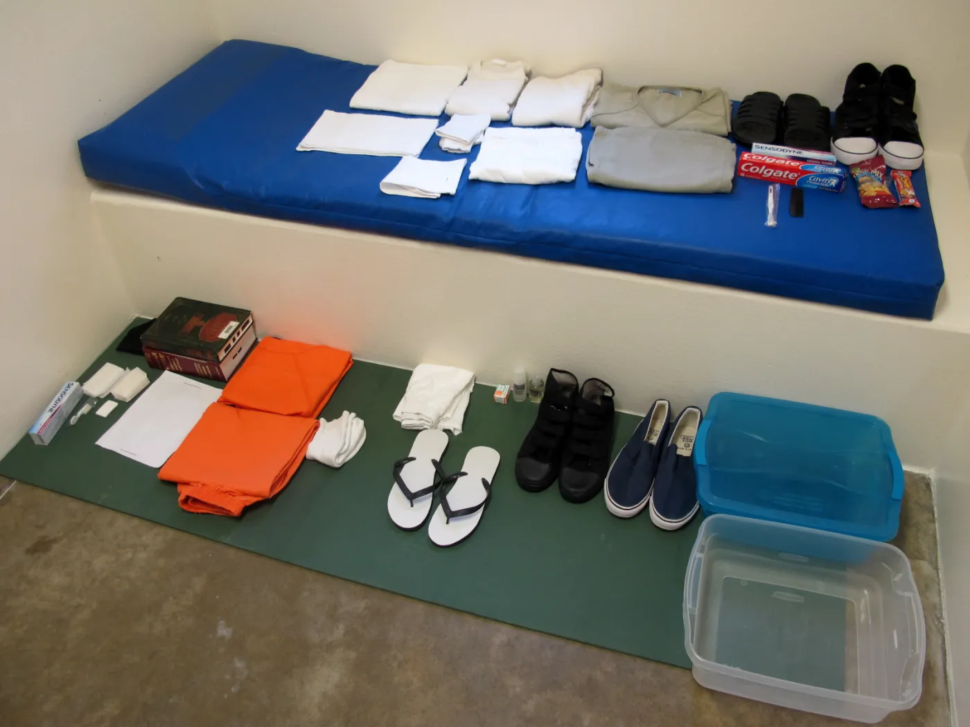 6610916-wiezienie-w-guantanamo.jpg