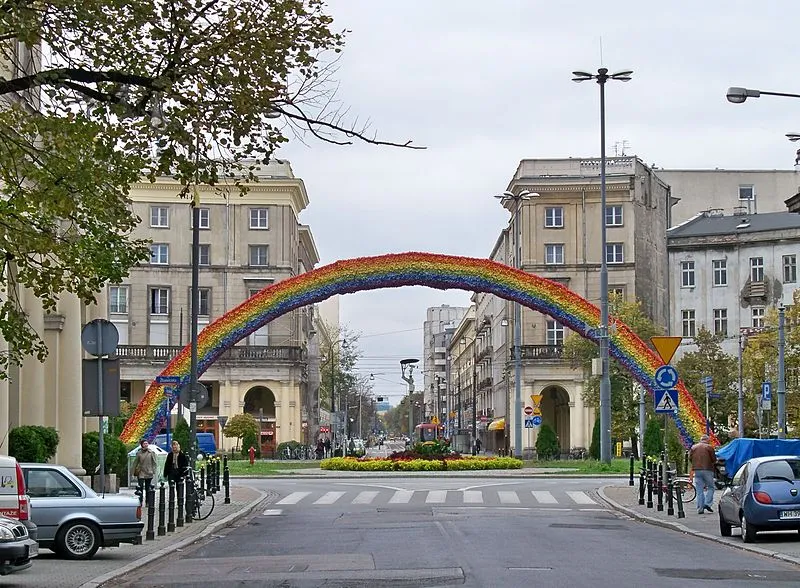 Kurski o tęczy na Placu Zbawiciela: Szpetna jak narośl na nosie pijaka