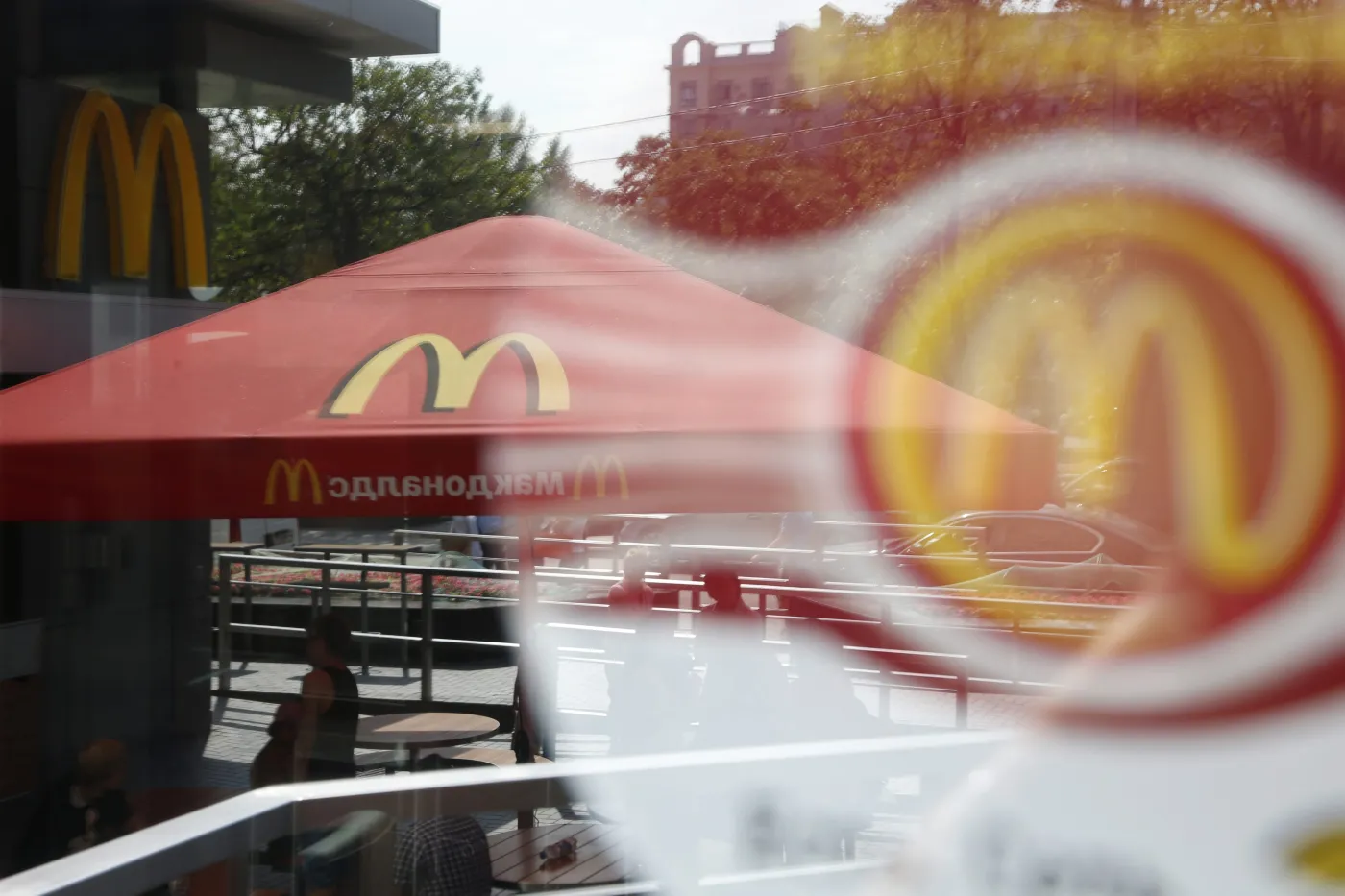 6701039-zamkniety-bar-mcdonald-s.jpg