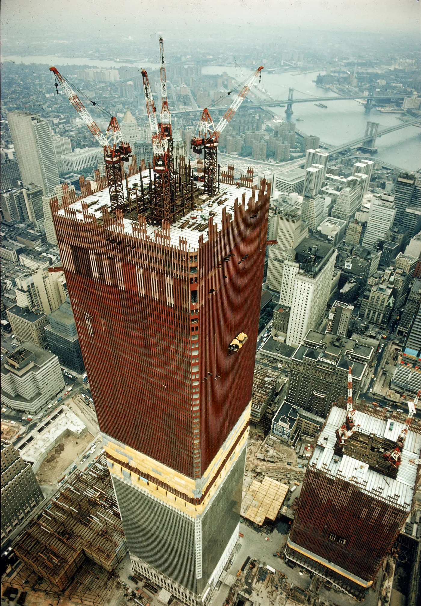 Tak rosły dwie bliźniacze wieże. ZDJĘCIA z budowy World Trade Center