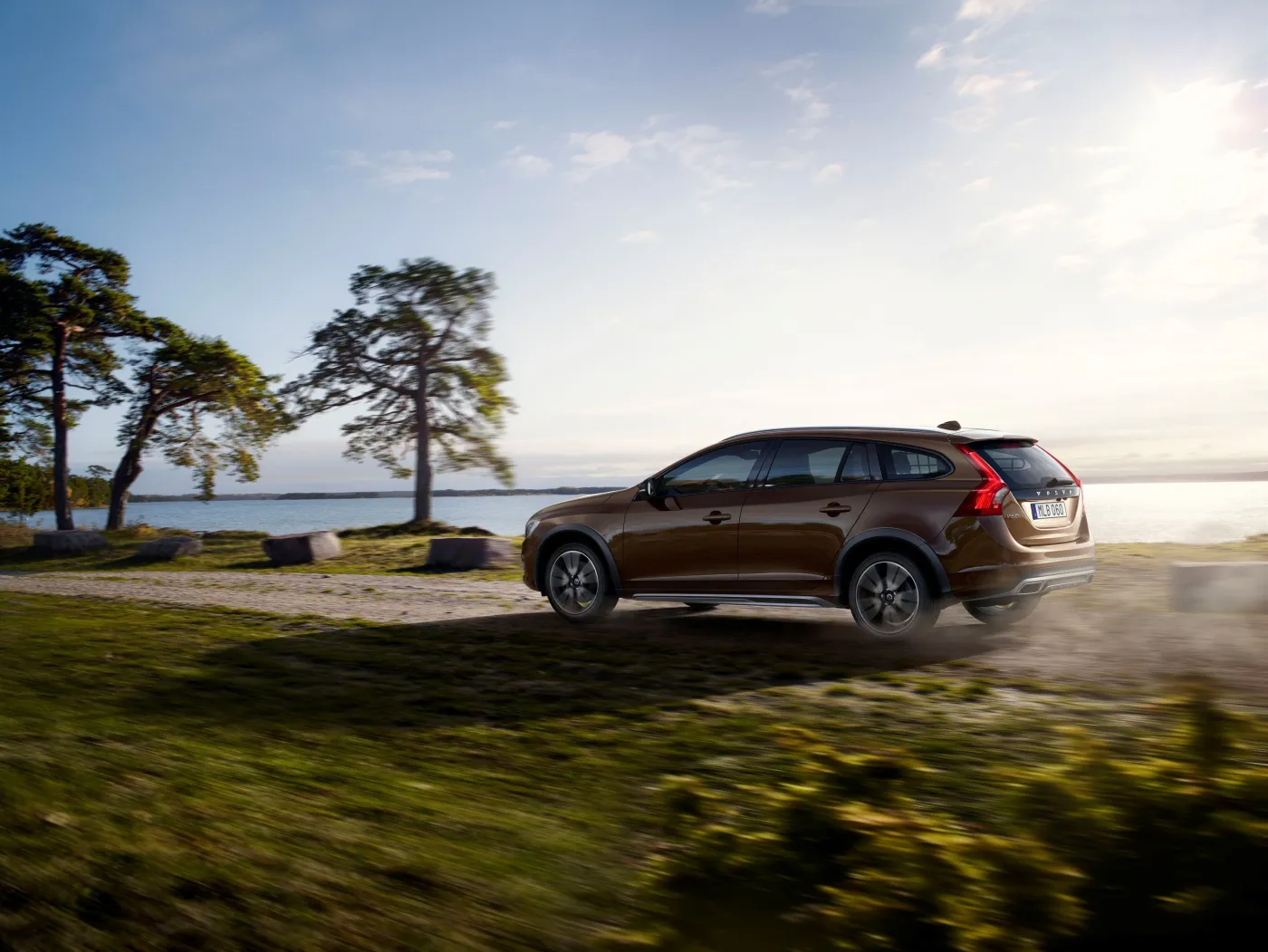 7025465-volvo-v60-cross-country.jpg