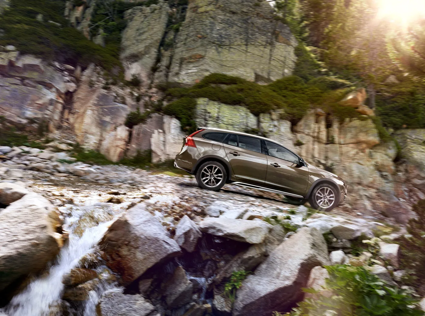 7025523-volvo-v60-cross-country.jpg