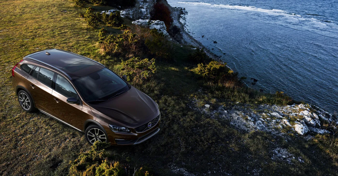 7025378-volvo-v60-cross-country.jpg