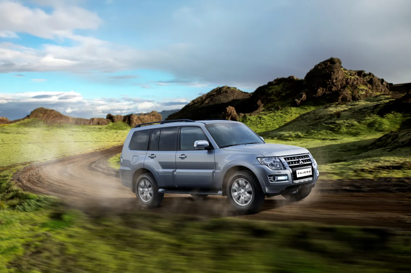 7122428-15bk-02-main-eu-pajero-lr.jpg