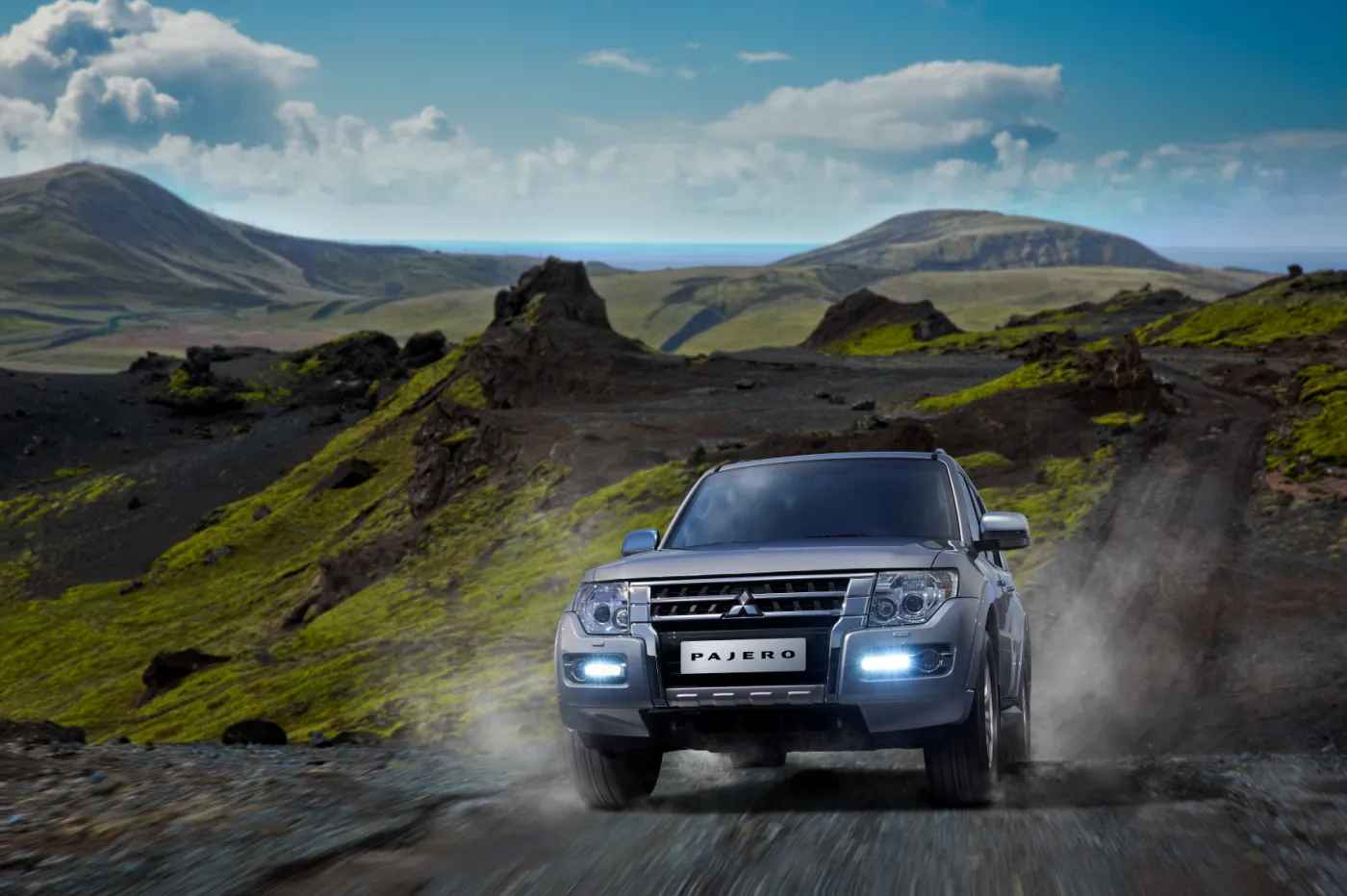 7122457-15bk-01-main-eu-pajero-lr.jpg