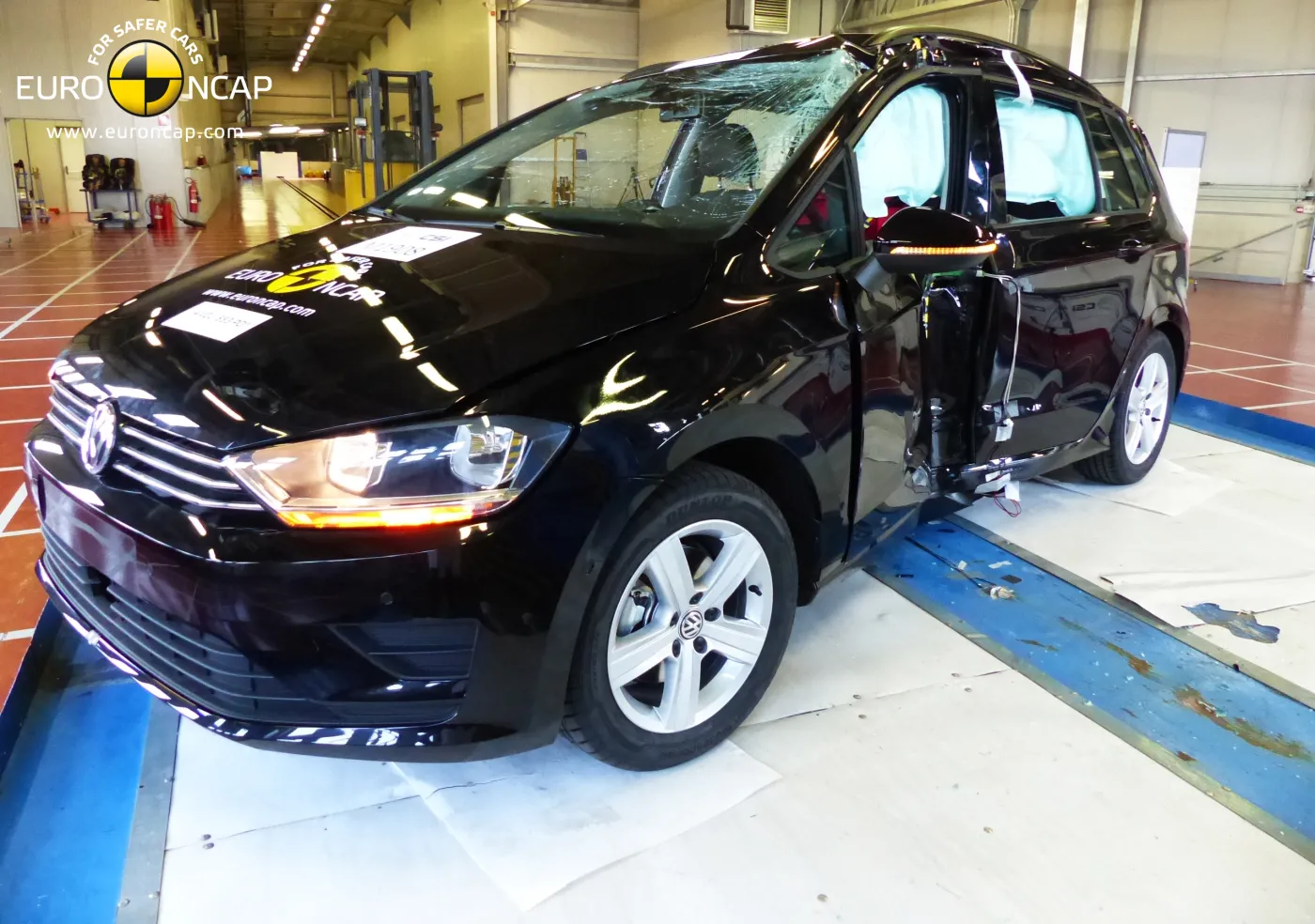 7269334-volkswagen-golf-sportsvan.jpg