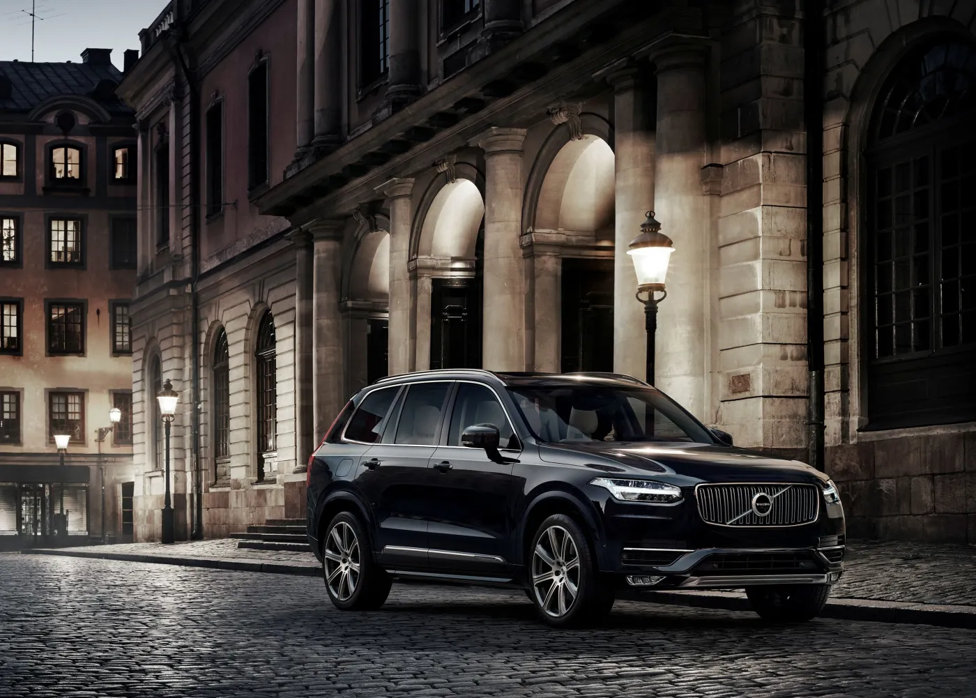6841785-volvo-xc90-first-edition.jpg