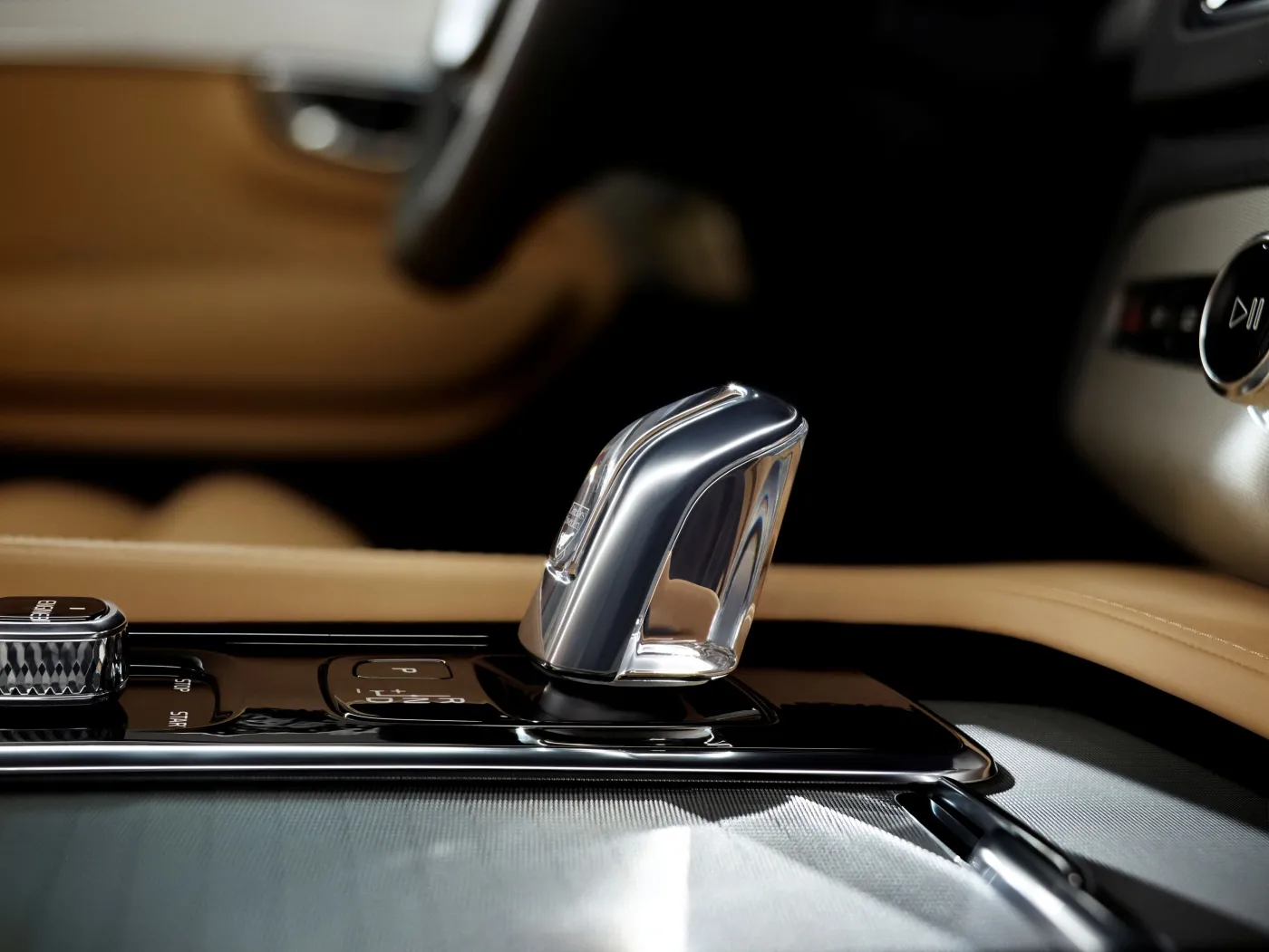 6842069-volvo-xc90-first-edition.jpg