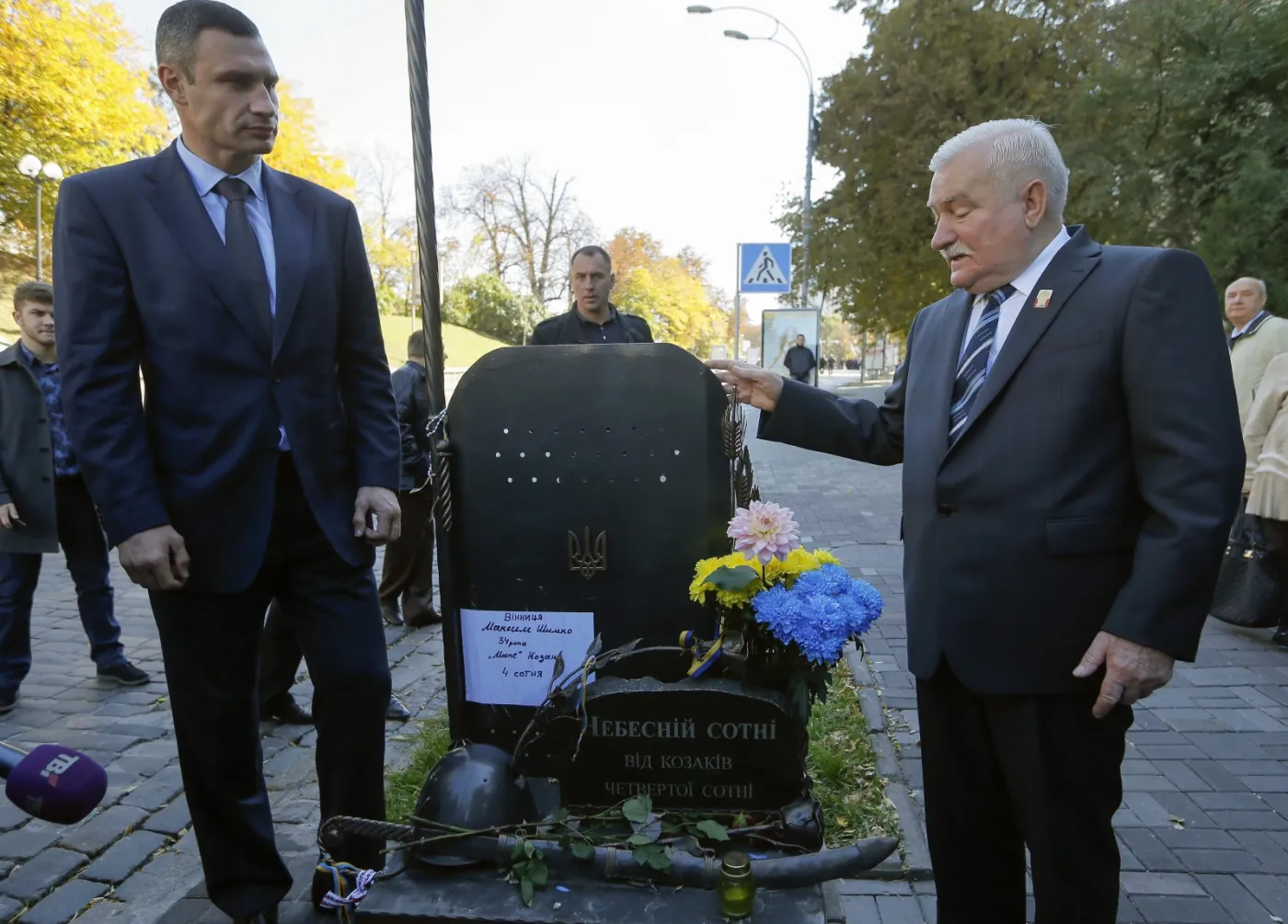6894940-lech-walesa-na-majdanie.jpg