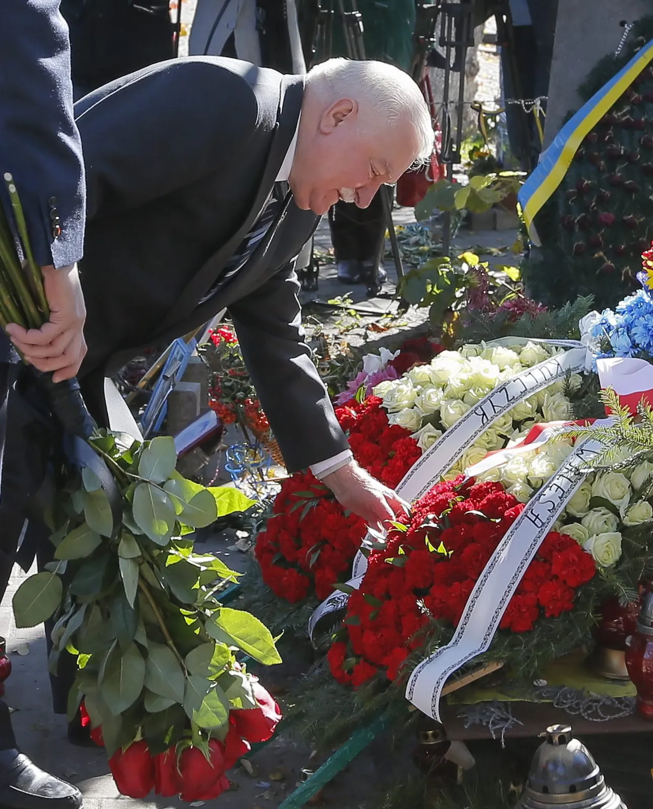 6894969-lech-walesa-na-majdanie.jpg