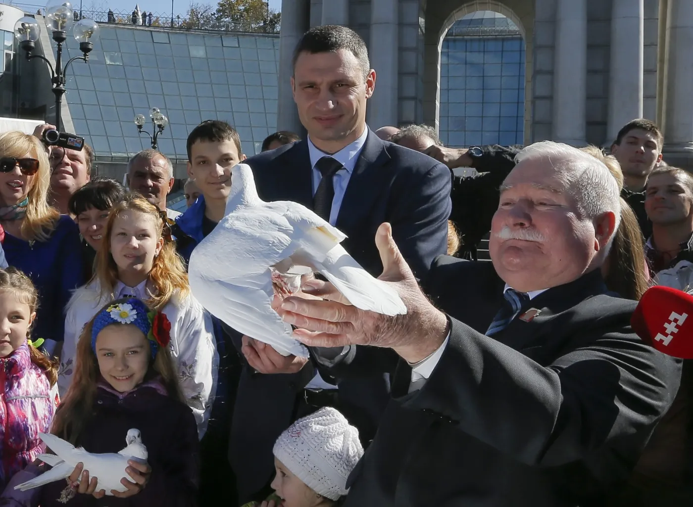 6894998-lech-walesa-na-majdanie.jpg
