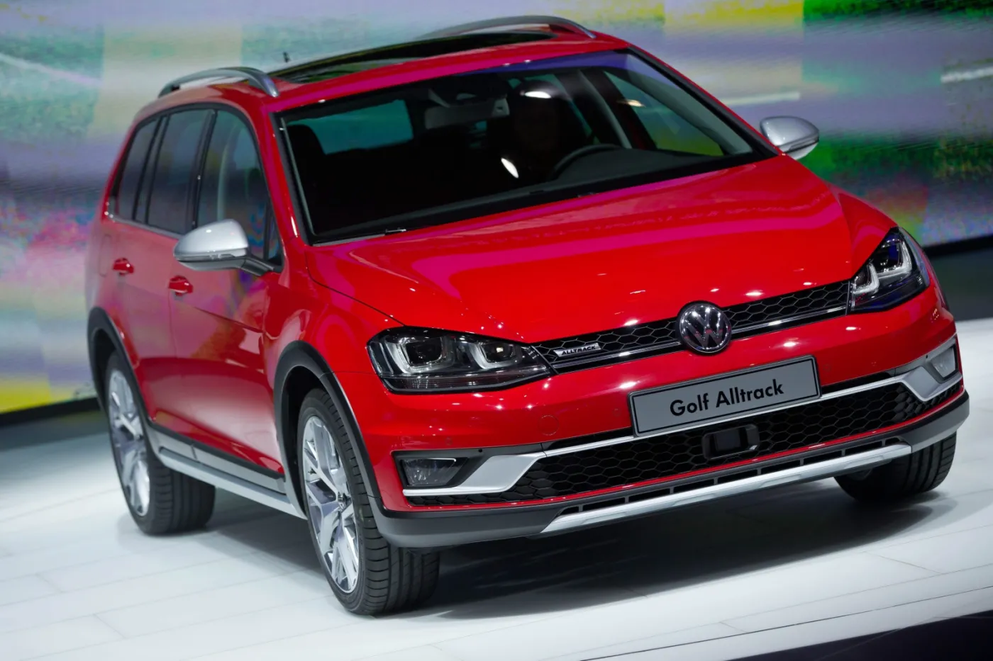 6916860-volkswagen-golf-alltrack.jpg