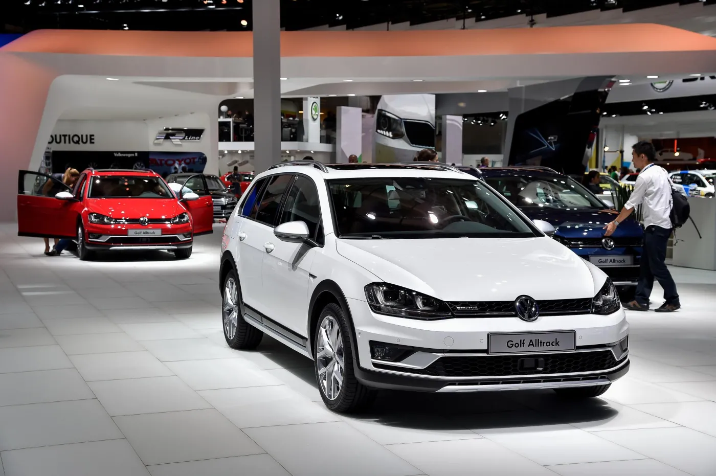 6916947-volkswagen-golf-alltrack.jpg