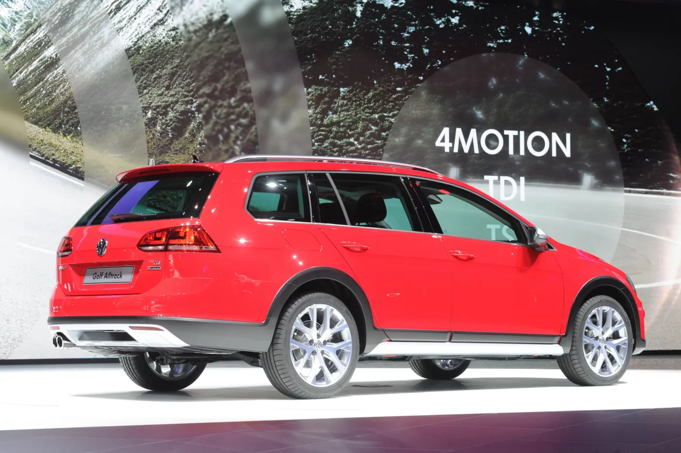 6917440-volkswagen-golf-alltrack.jpg