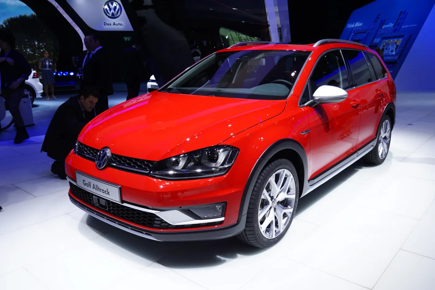 6917005-volkswagen-golf-alltrack.jpg