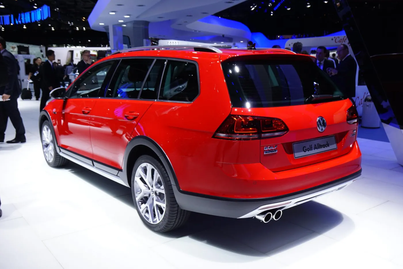 6917034-volkswagen-golf-alltrack.jpg