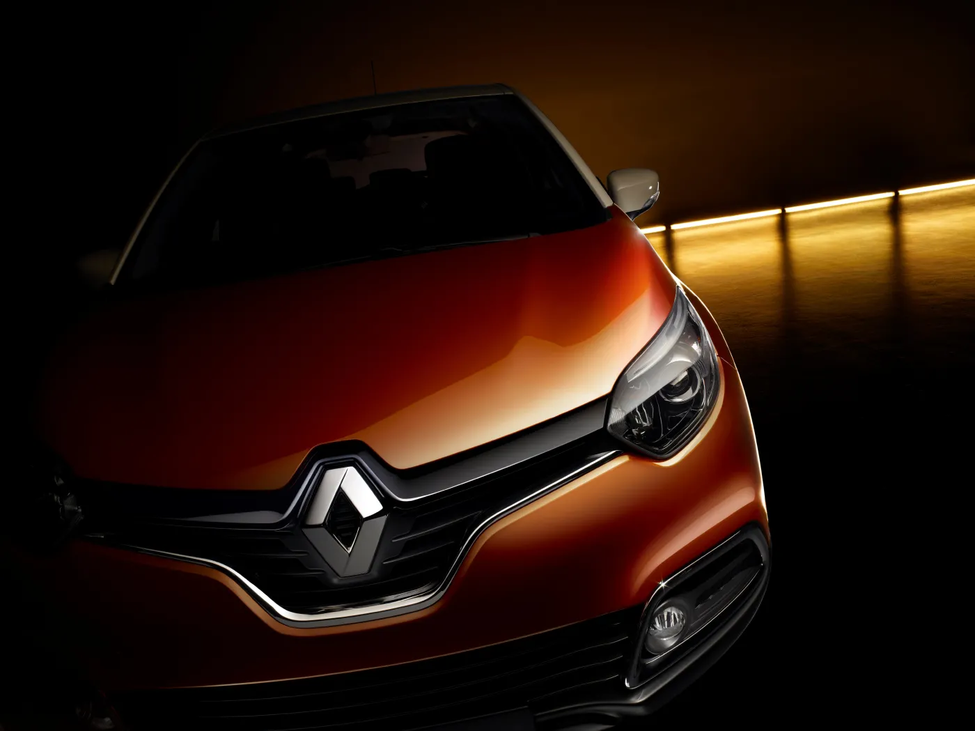 Nowy model Renault ściąga kaptur tajemnicy! Captur na pierwszych zdjęciach