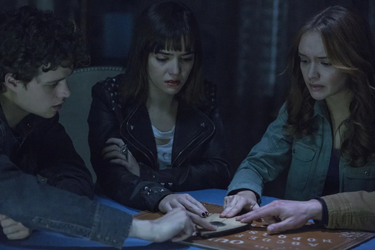 6980727-diabelska-plansza-ouija.jpg