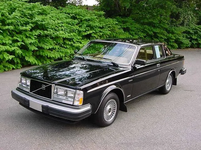 7631009-volvo-262c-z-1981-roku.jpg