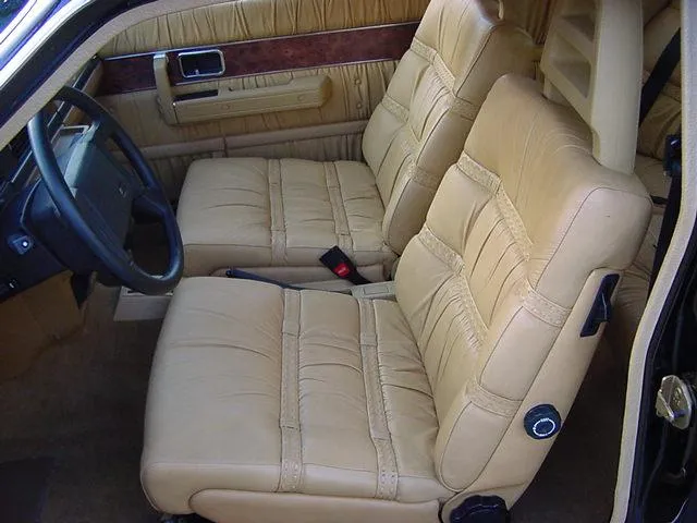 7631057-volvo-262c-z-1981-roku.jpg