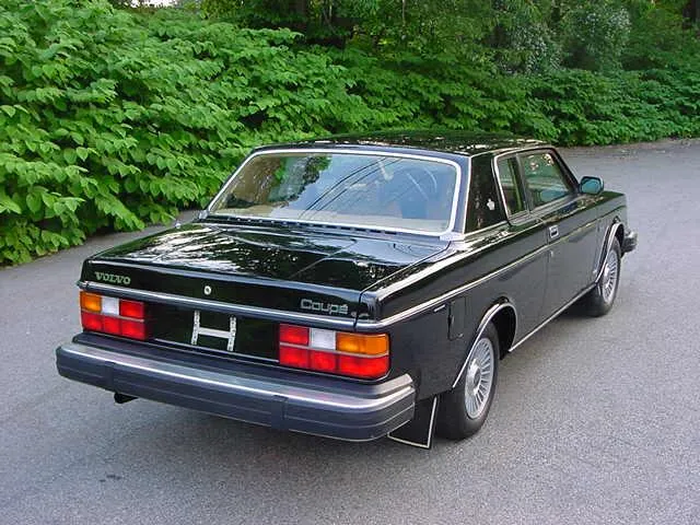 7631108-volvo-262c-z-1981-roku.jpg