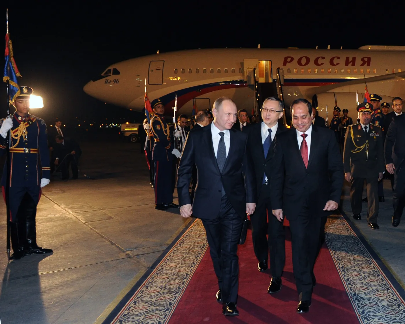 7411559-wladimir-putin-w-egipcie.jpg