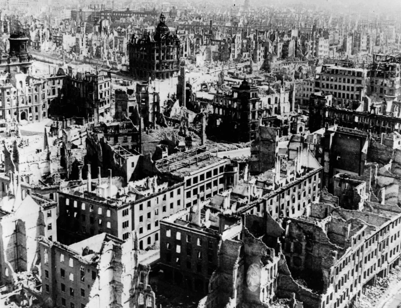 4929638-drezno-w-lutym-1945-roku.jpg
