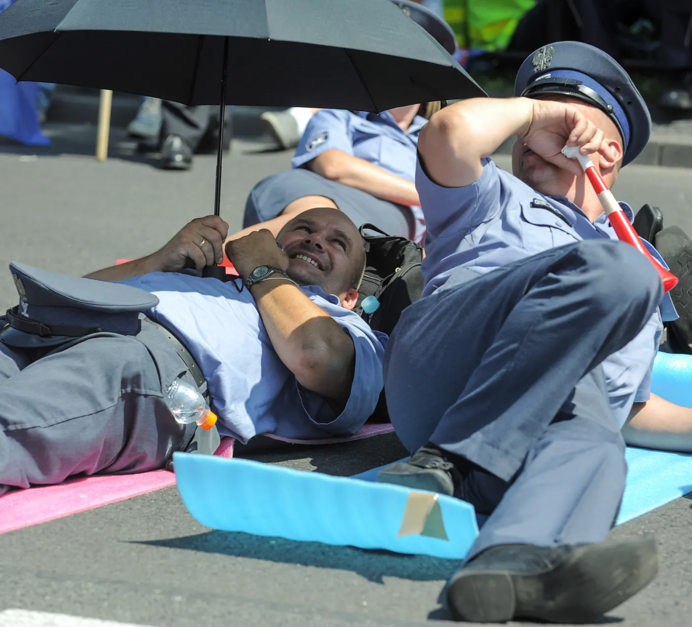 8005675-protest-sluzb-mundurowych.jpg