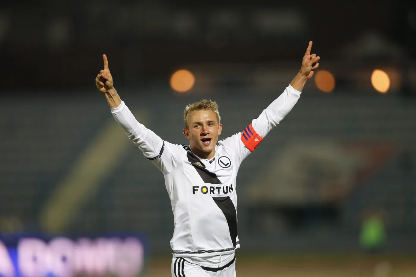 8034527-fk-kukesi-legia-warszawa.jpg