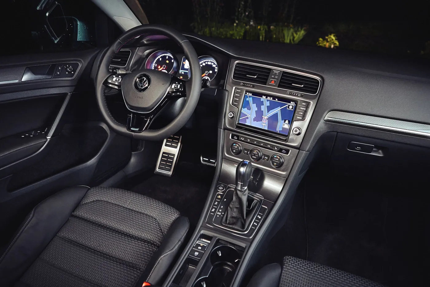 8069764-volkswagen-golf-alltrack.jpg