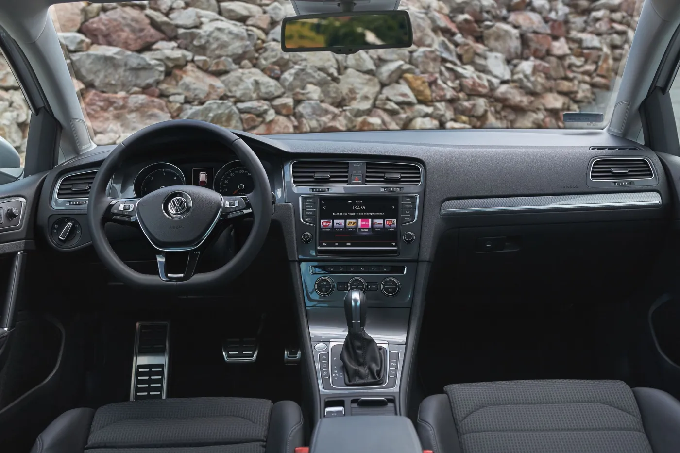 8069795-volkswagen-golf-alltrack.jpg