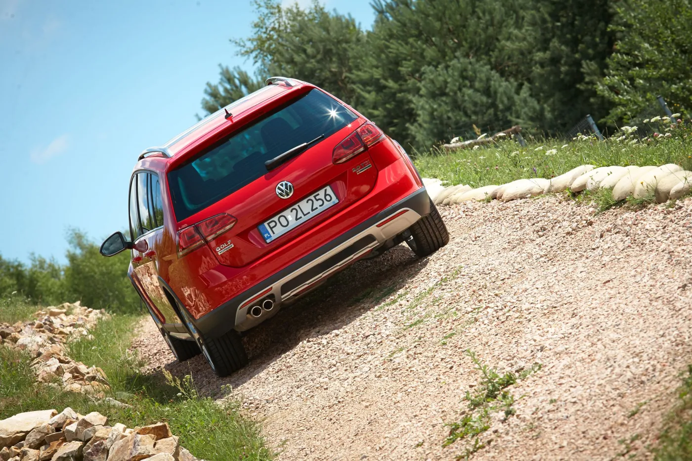 8069826-volkswagen-golf-alltrack.jpg
