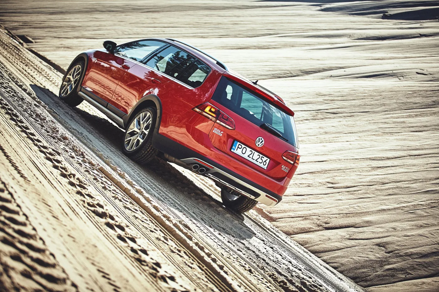 8069950-volkswagen-golf-alltrack.jpg