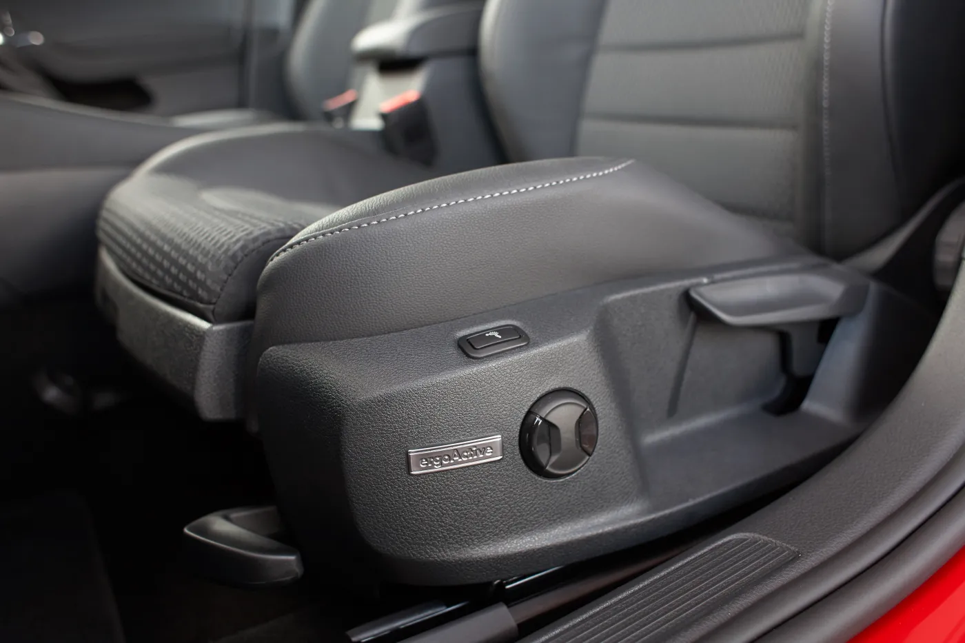 8070105-volkswagen-golf-alltrack.jpg